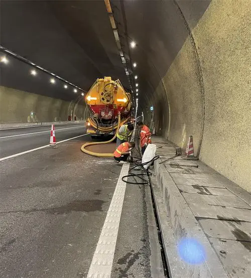 福田隧道排水渠清淤